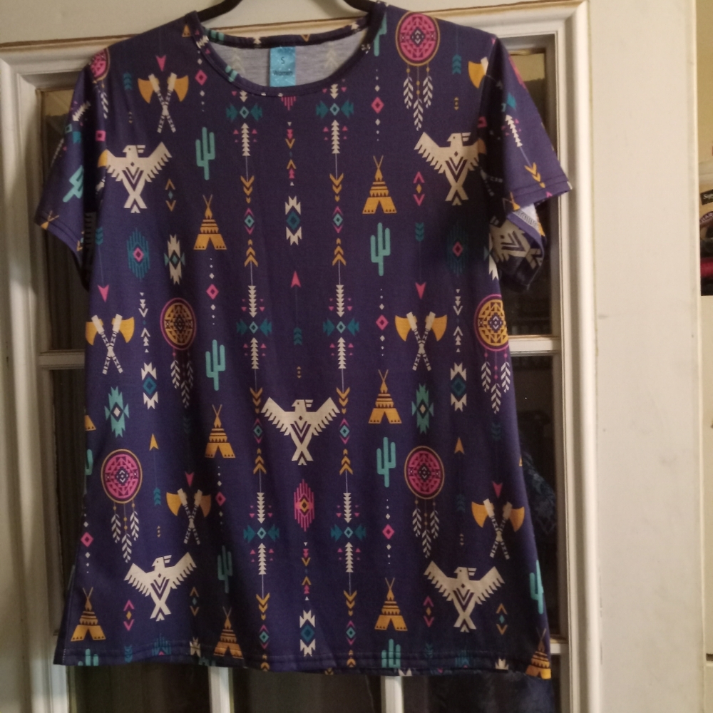 Women's Short Sleeve Tribal Print Tee Size Small
